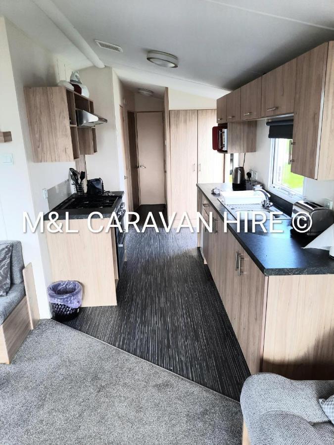 Blue Dolphin Holiday Park Gristhorpe Exterior photo