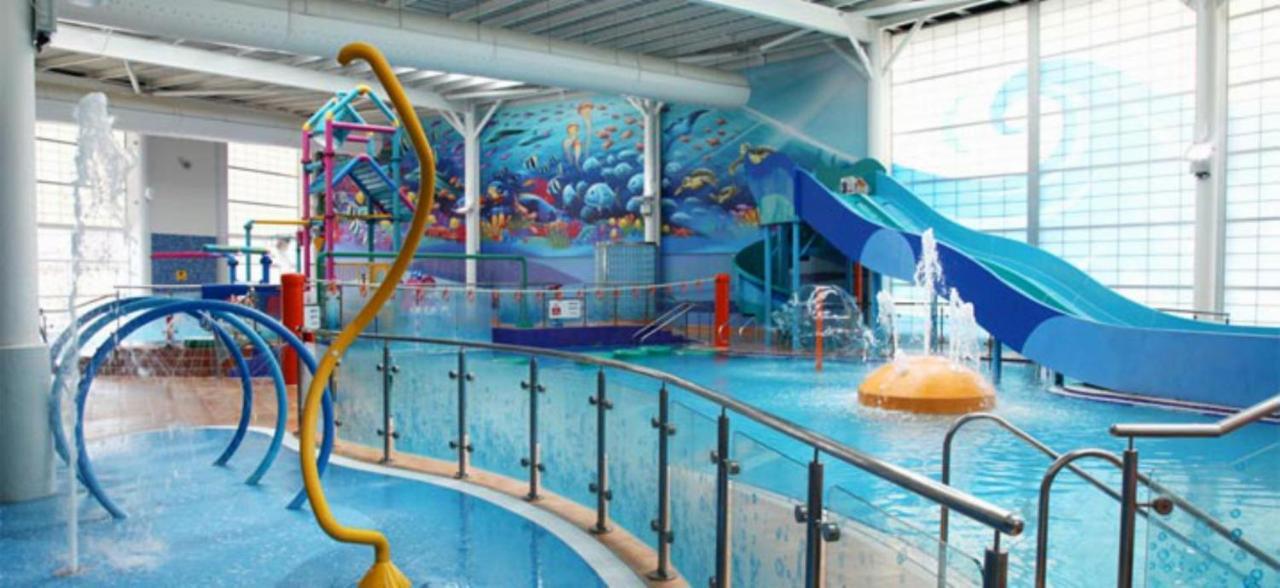 Blue Dolphin Holiday Park Gristhorpe Exterior photo