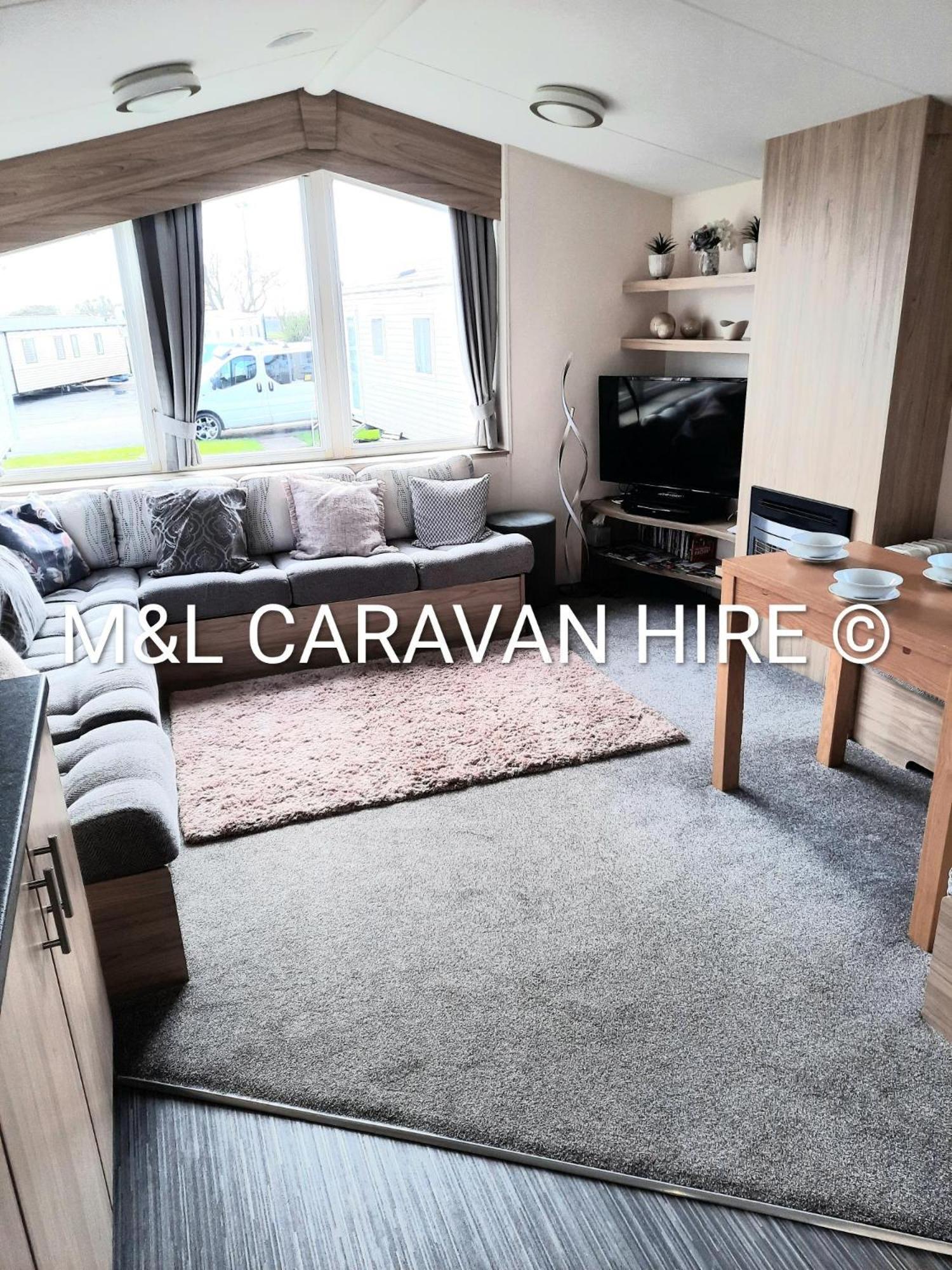 Blue Dolphin Holiday Park Gristhorpe Exterior photo